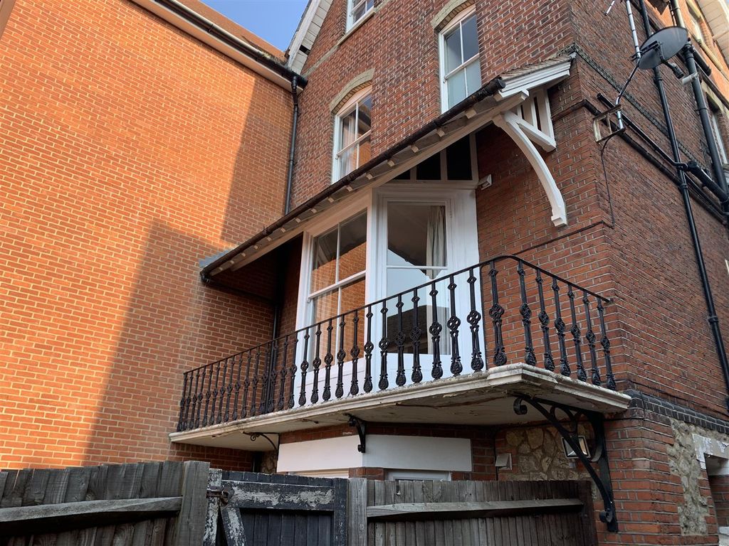 Property photo 2 of 8