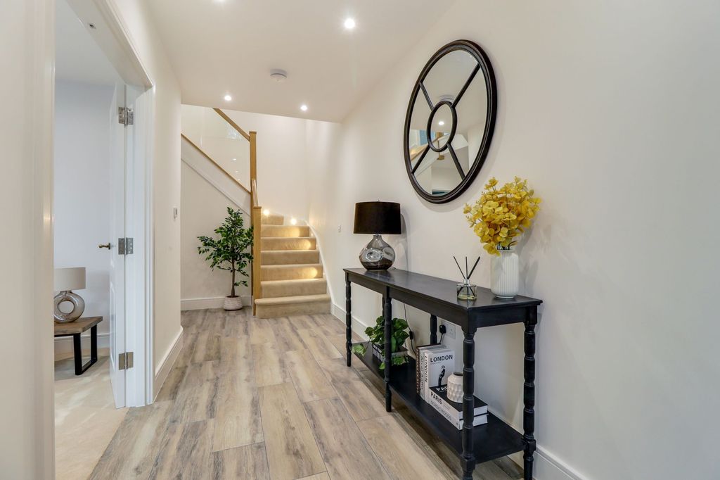 Additional image 15 of 4 bed semi-detached house for saleHurst Road, East Molesey KT8