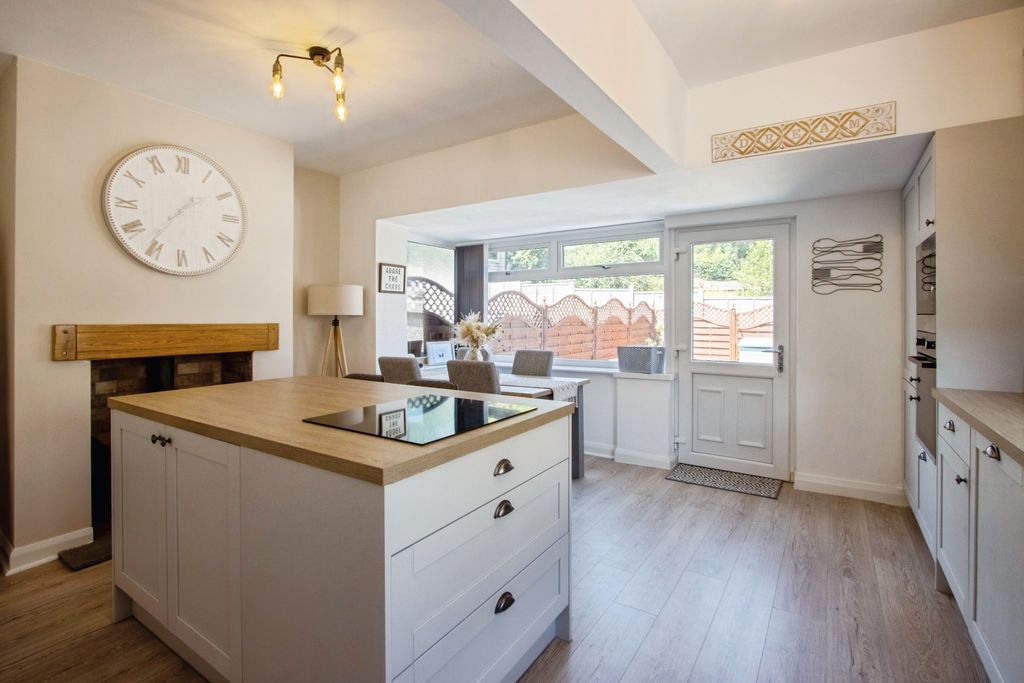 Property photo 3 of 15 Kitchen/Dining Room