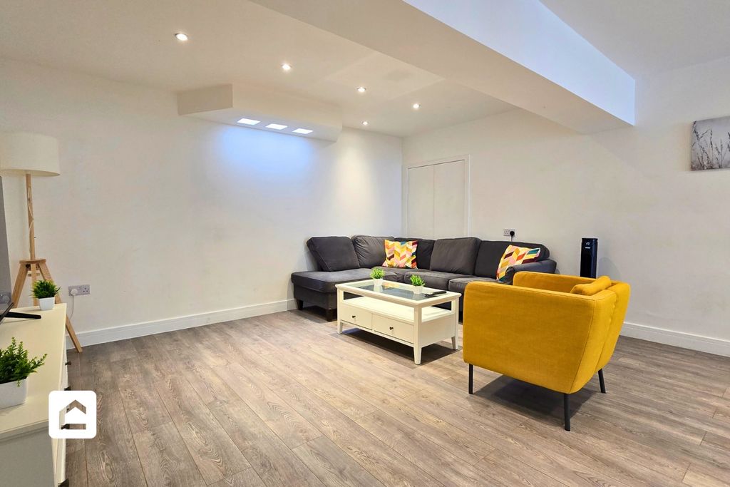 Property photo 3 of 18 3