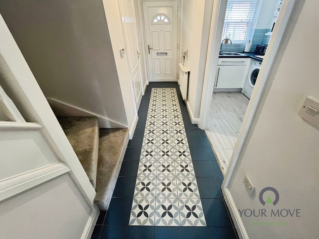 Property photo 3 of 13 Entrance Hall