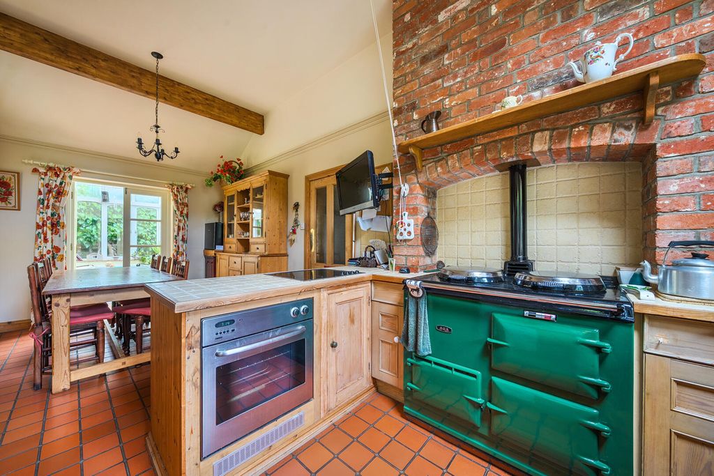Property photo 2 of 21 Kitchen