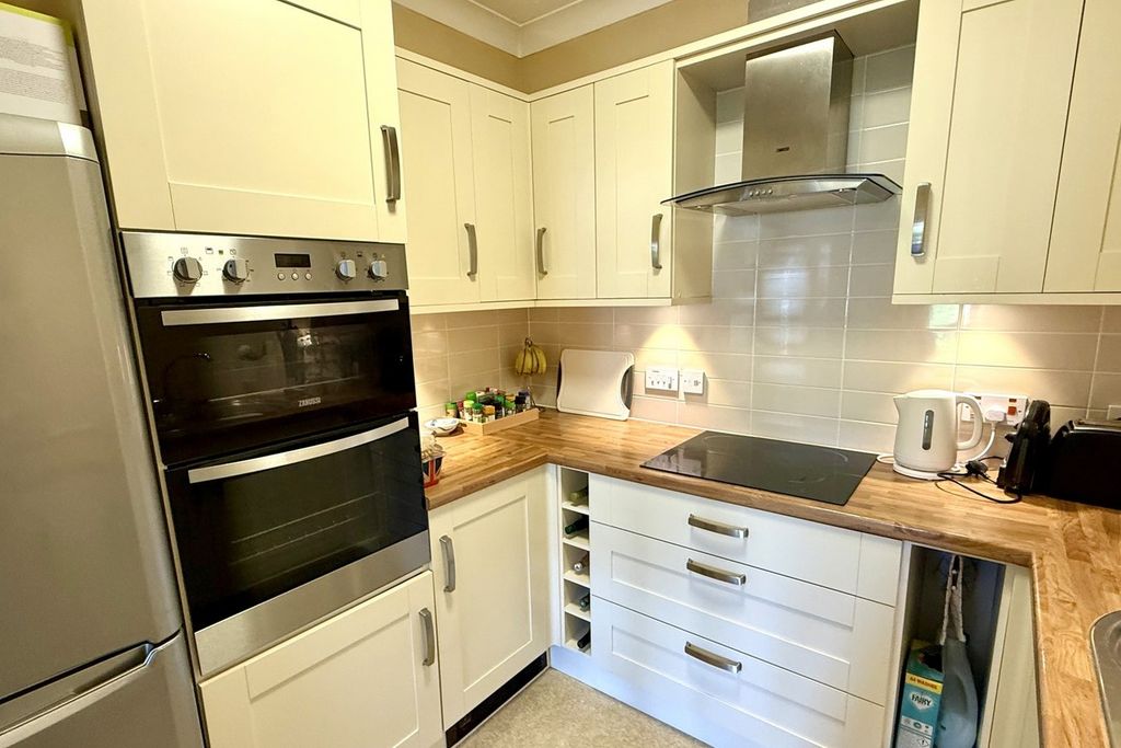 Property photo 3 of 12