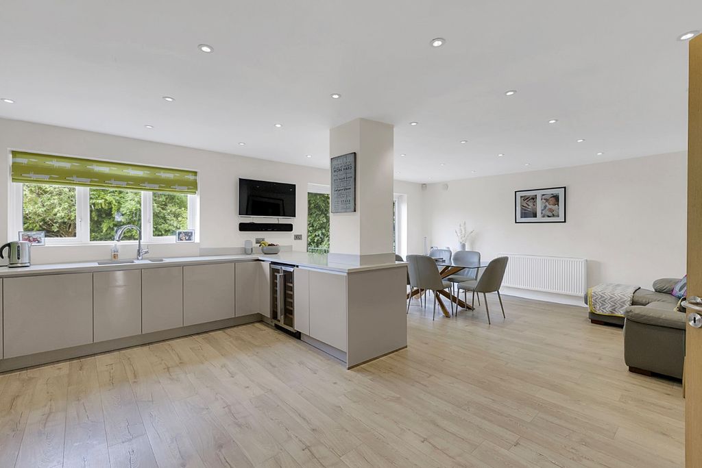 Property photo 2 of 29 4267623