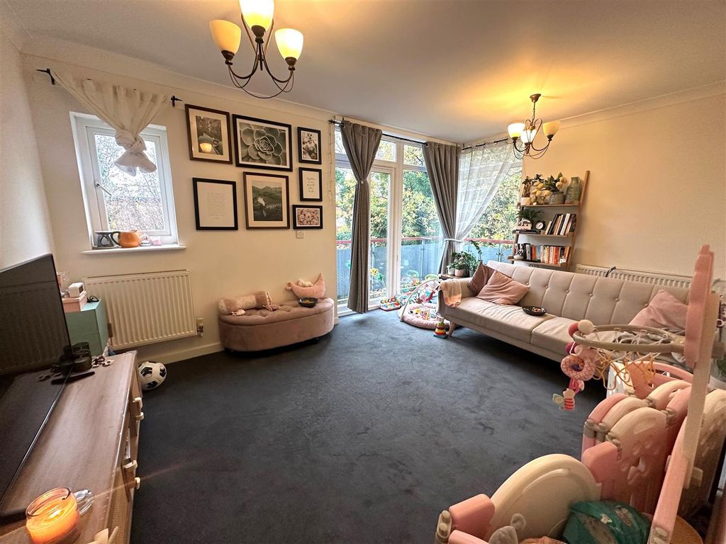 Property photo 2 of 6 Coopers Estate Agents