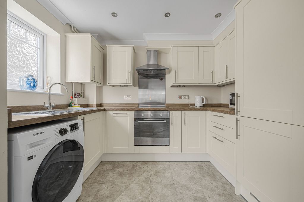 Property photo 2 of 12 593782