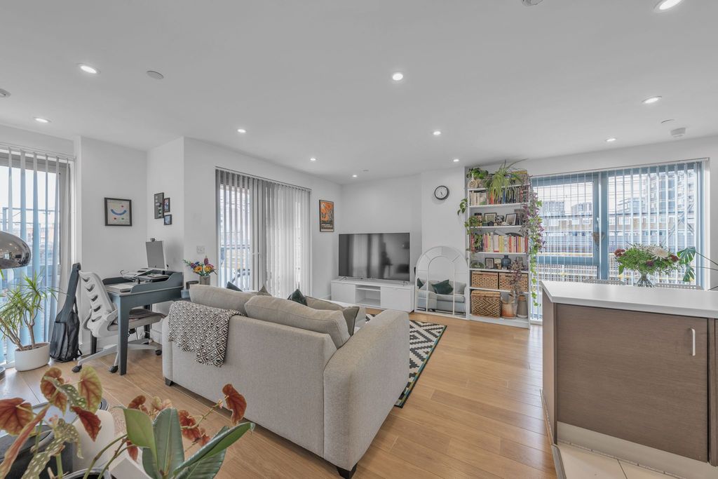 Property photo 3 of 19