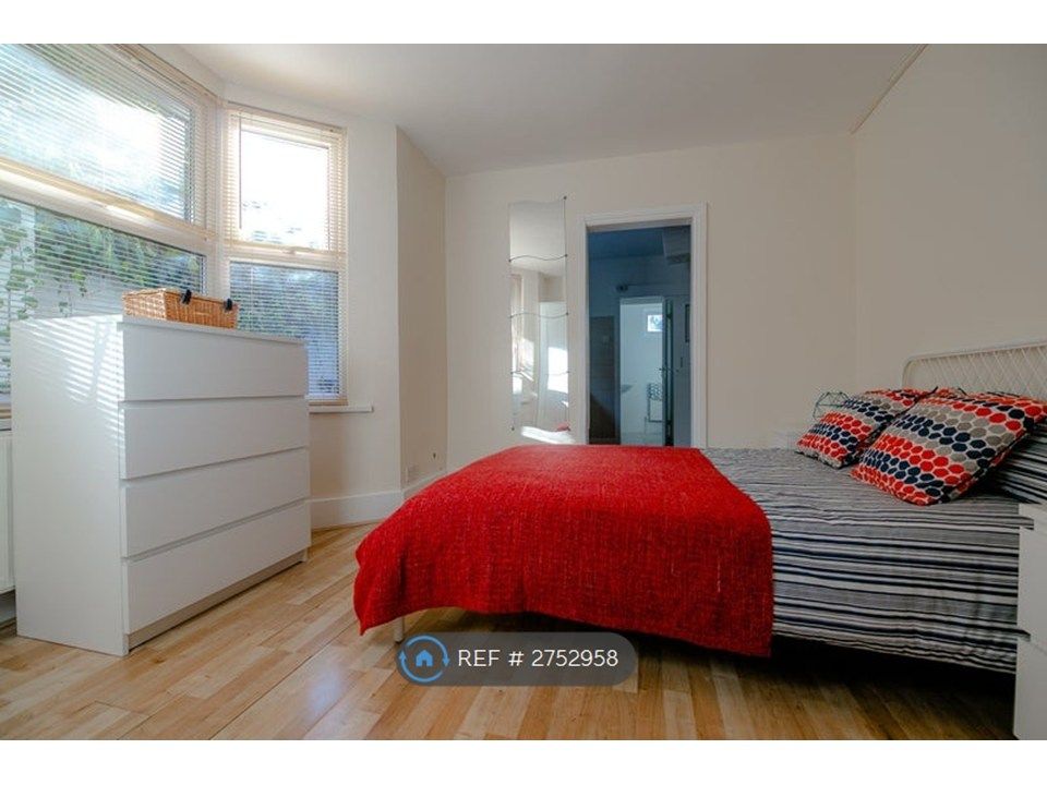 Property photo 1 of 8 Room