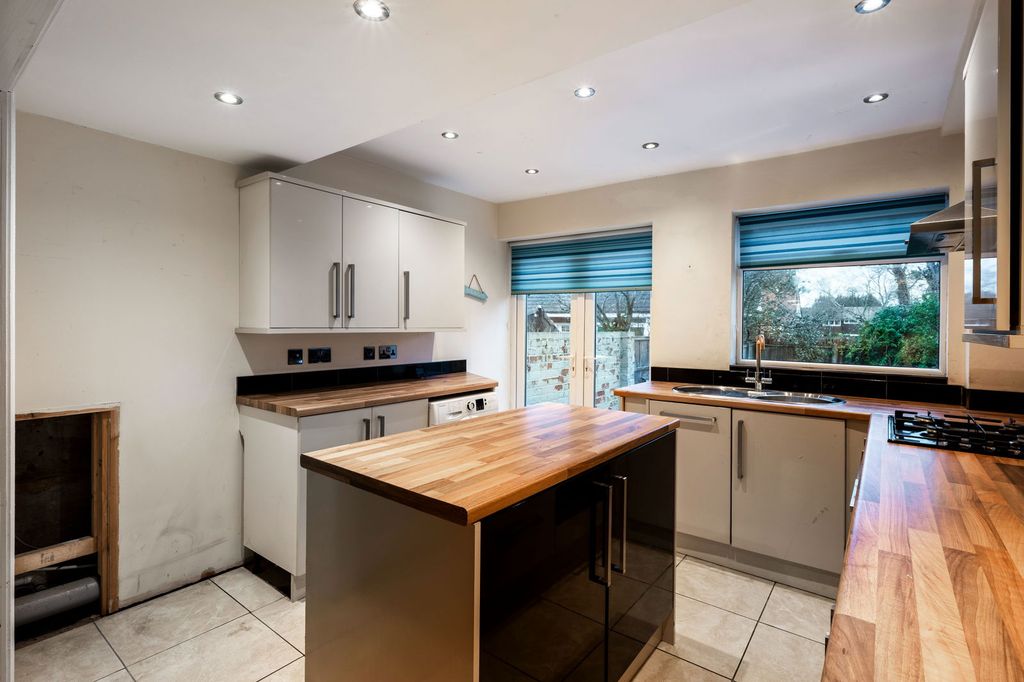 Property photo 3 of 23