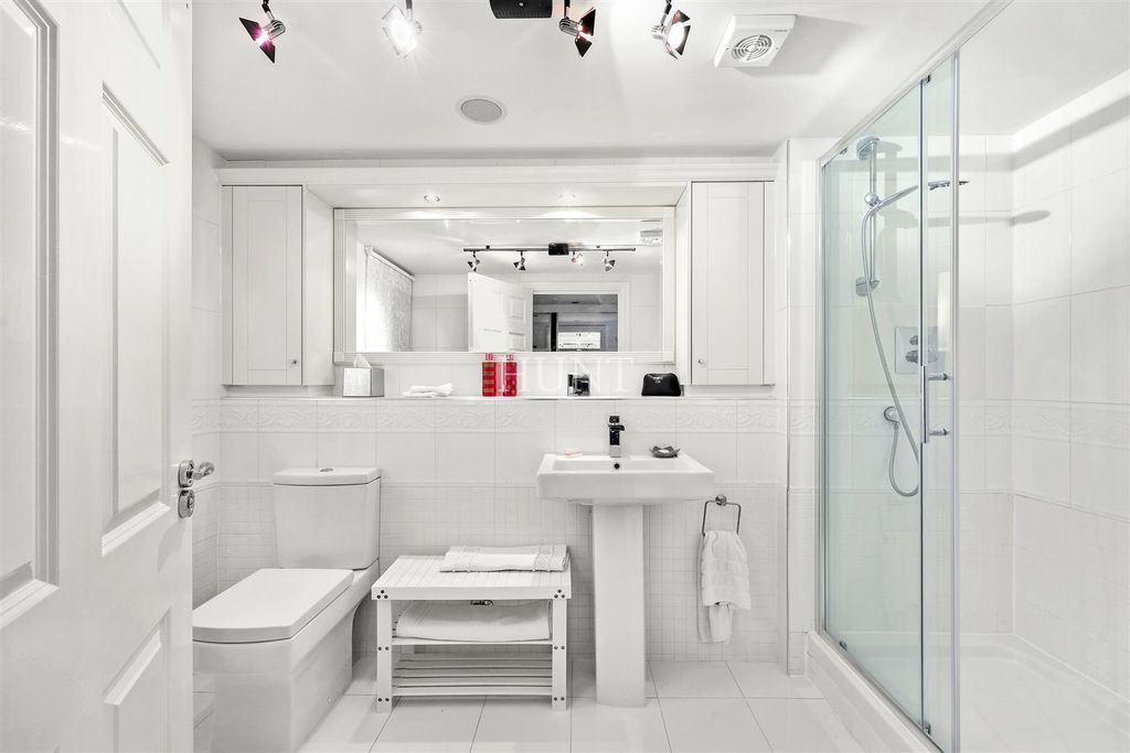 Additional image 24 of 4 bed flat for saleRegents Drive, Repton Park, Woodford Green, Essex IG8