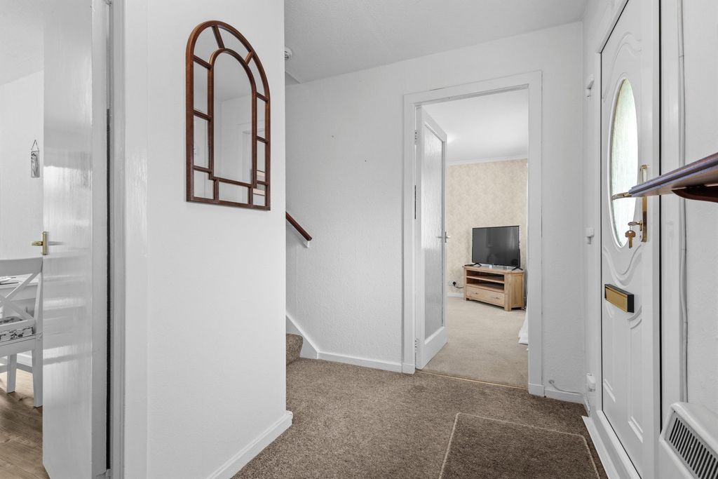 Property photo 2 of 26