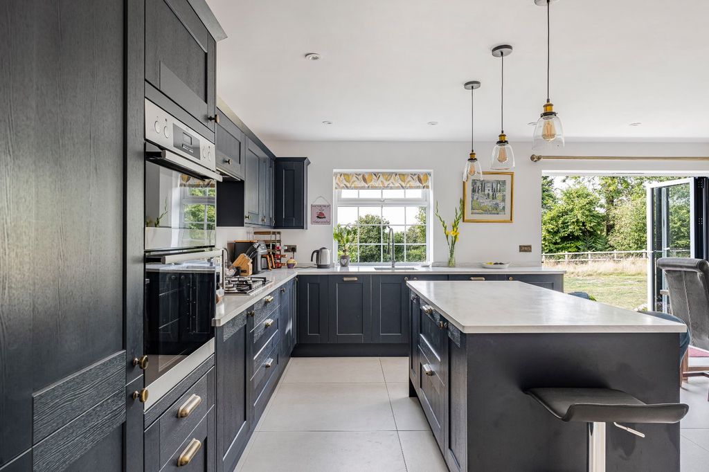 Property photo 2 of 35 Picture No. 04