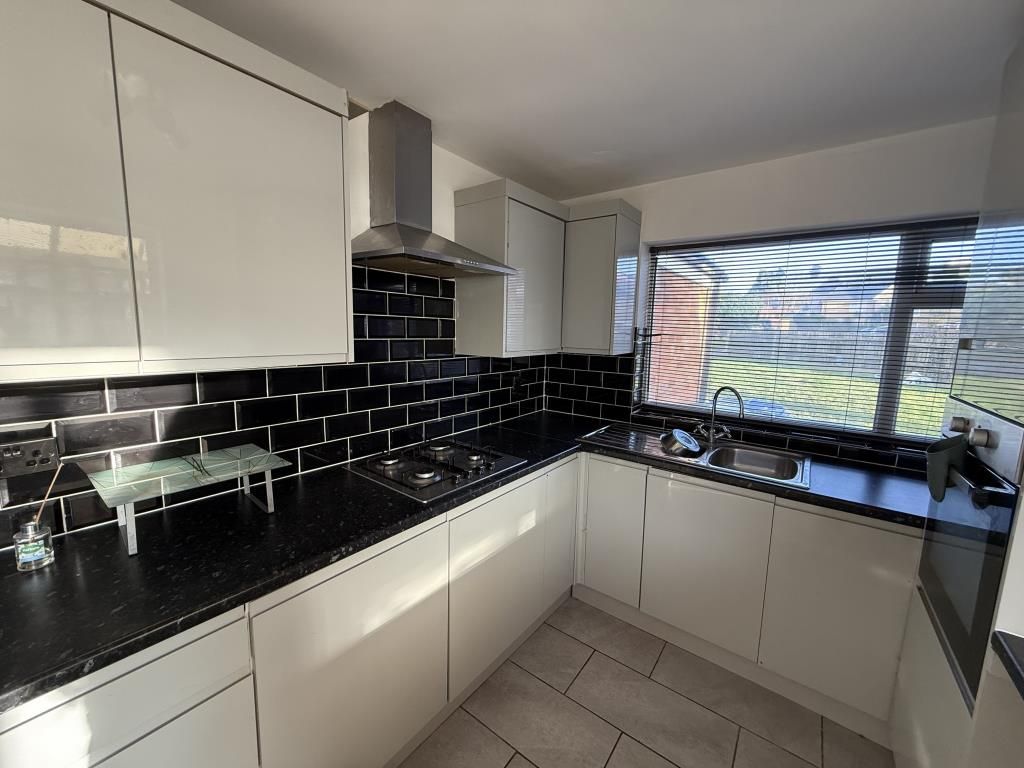 Property photo 2 of 9 Kitchen