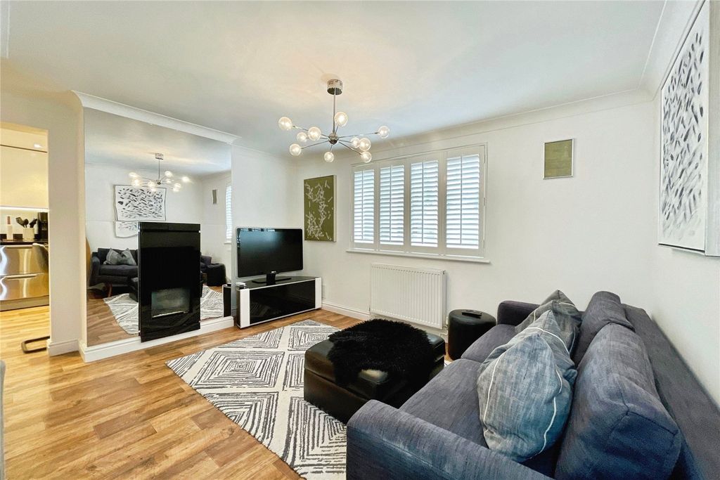 Property photo 2 of 22 Lounge