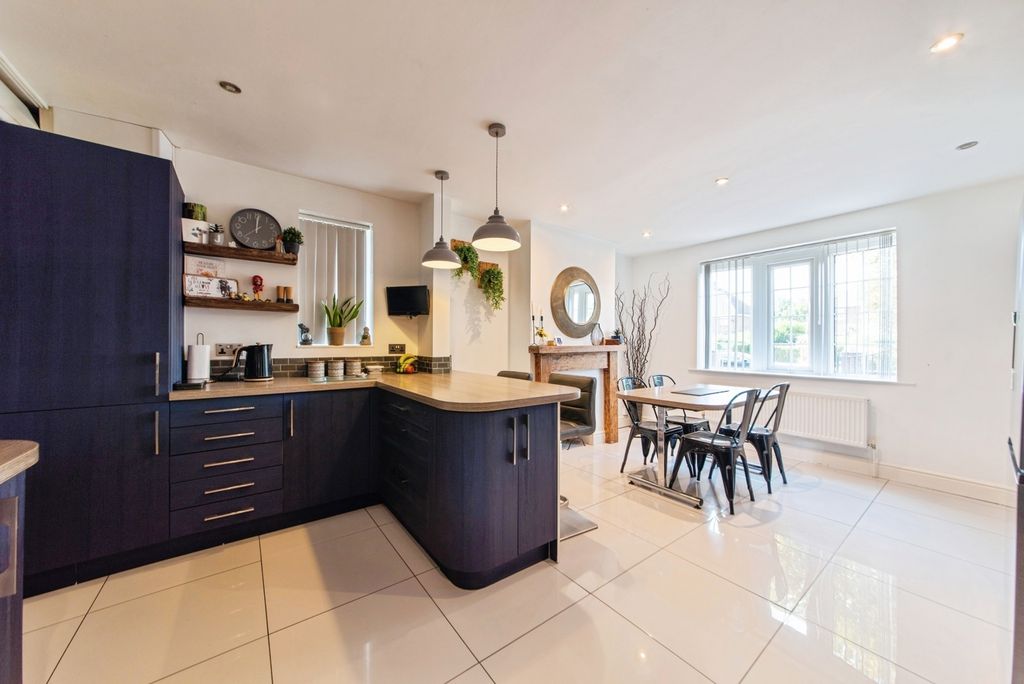 Property photo 3 of 42 Pbox-Img.Jpg