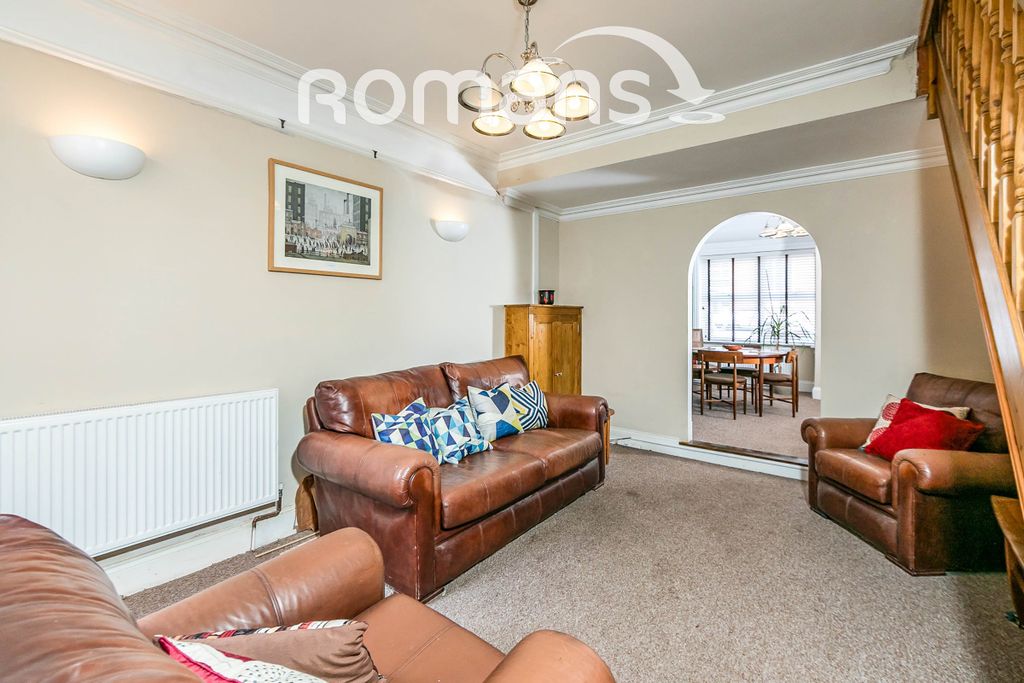 Property photo 3 of 10 Lounge