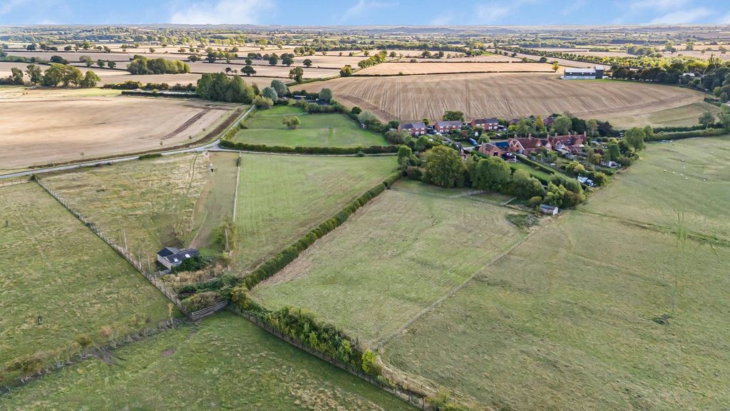 Property photo 3 of 21 Paddocks