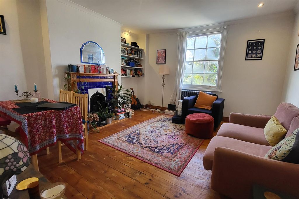 Property photo 2 of 9 Living Room