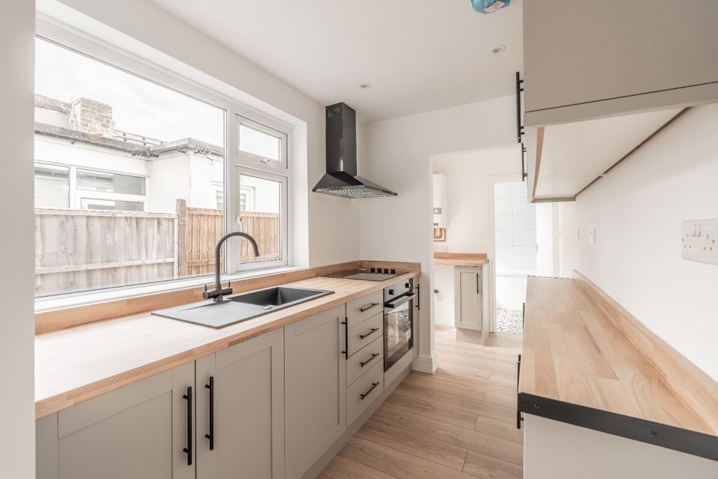 Property photo 3 of 13 5223963