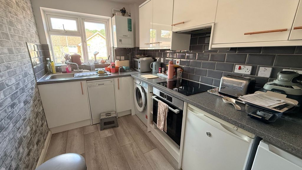 Property photo 2 of 8