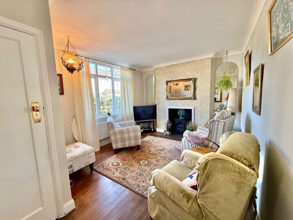 Property photo 2 of 19