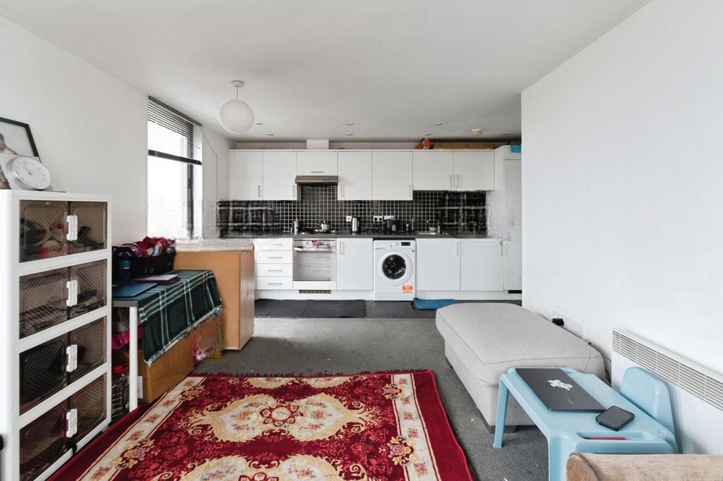 Property photo 3 of 17 Reception/Kitchen