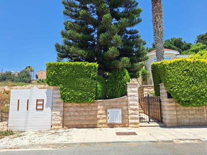 Property photo 1 of 46