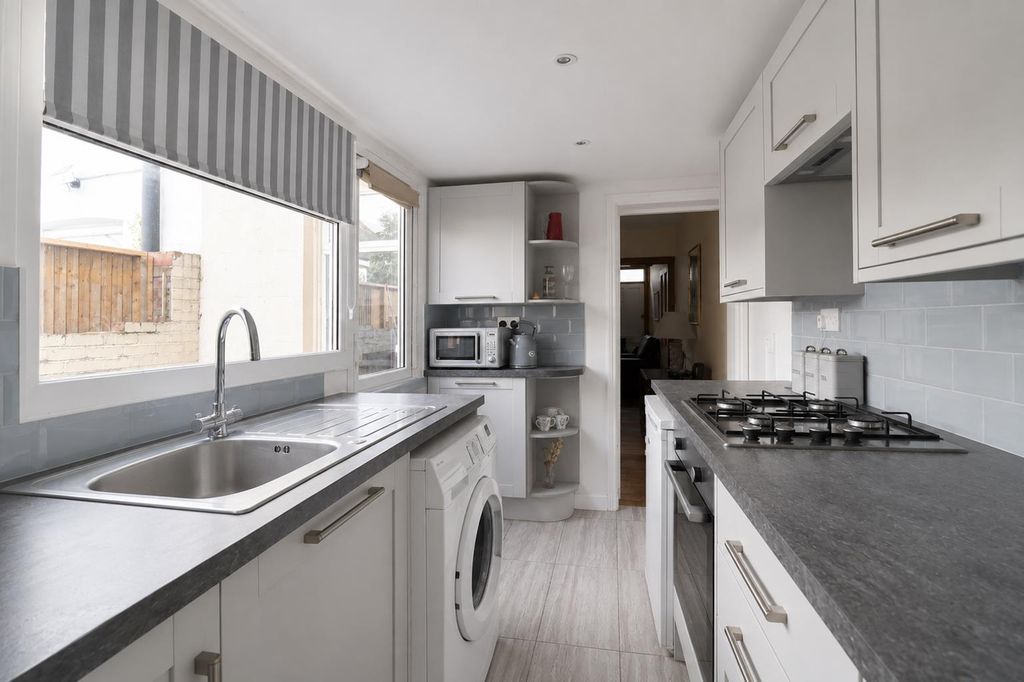 Property photo 2 of 19 Kitchen (4).Png