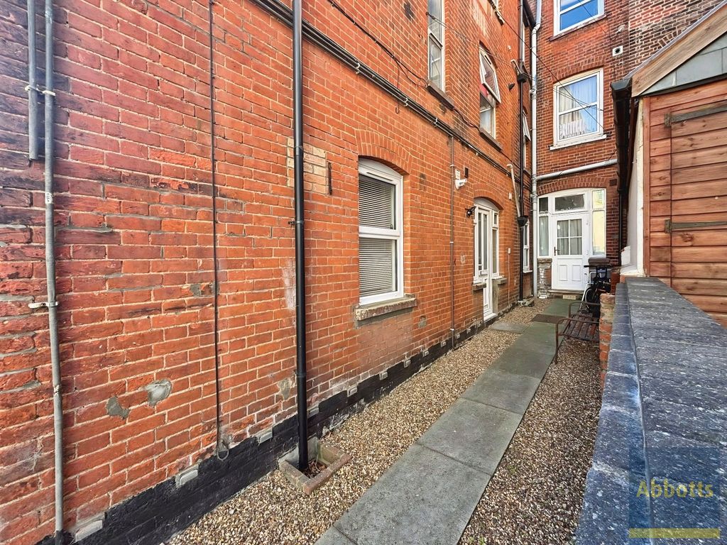 Property photo 2 of 6