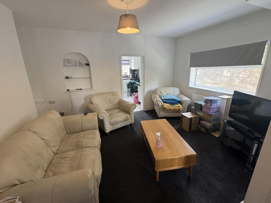 Property photo 3 of 11 Lounge