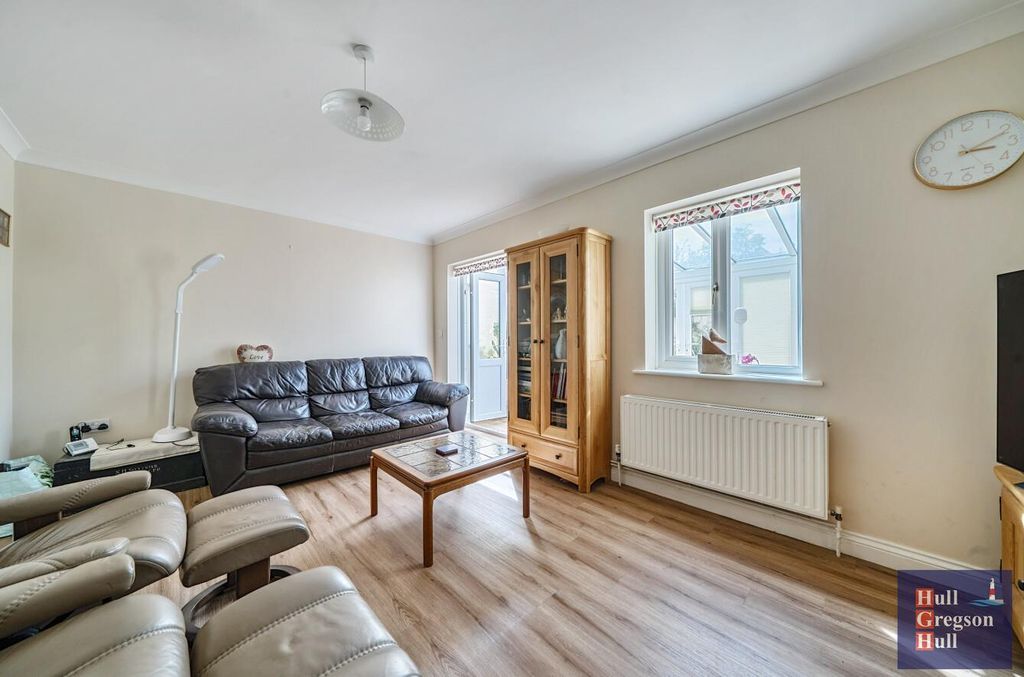 Property photo 3 of 21 B7Ad734A-Bace-42Ea-869B-29Ade64Ca1B1.Jpg