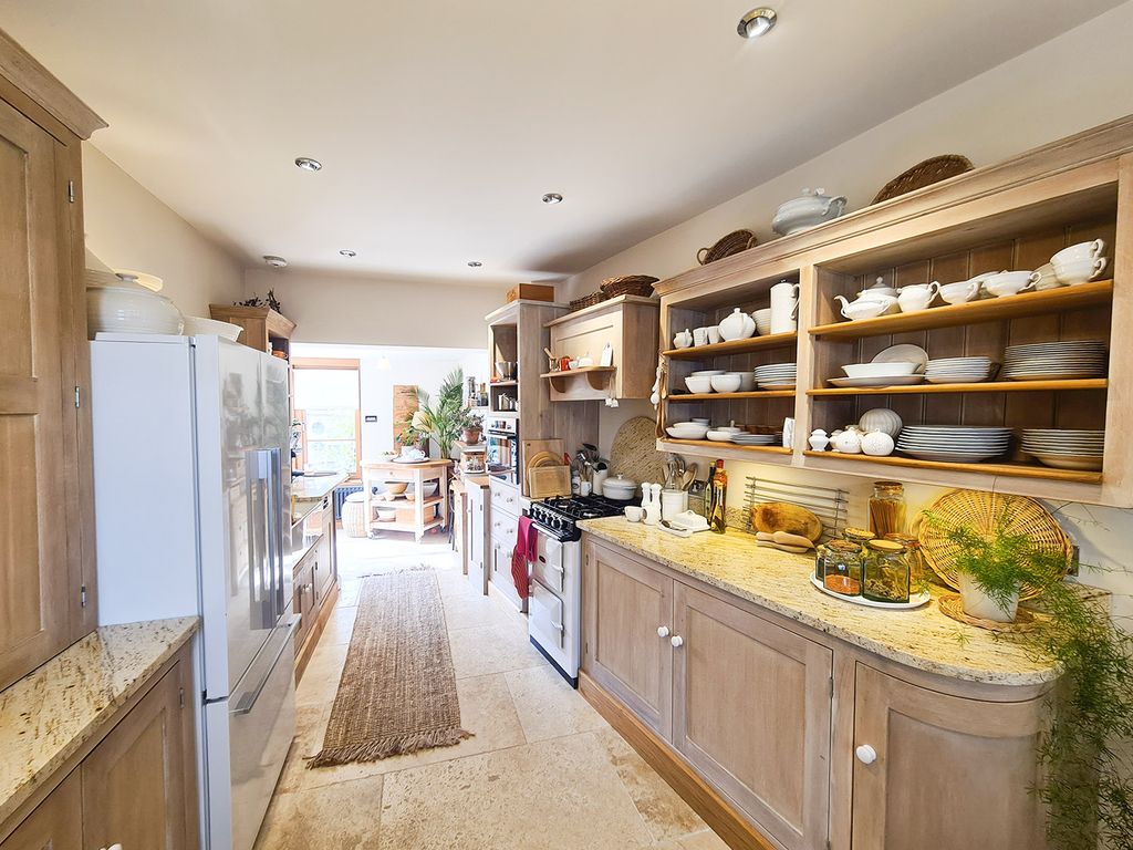 Property photo 2 of 24 Kitchen