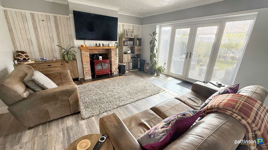 Property photo 2 of 31