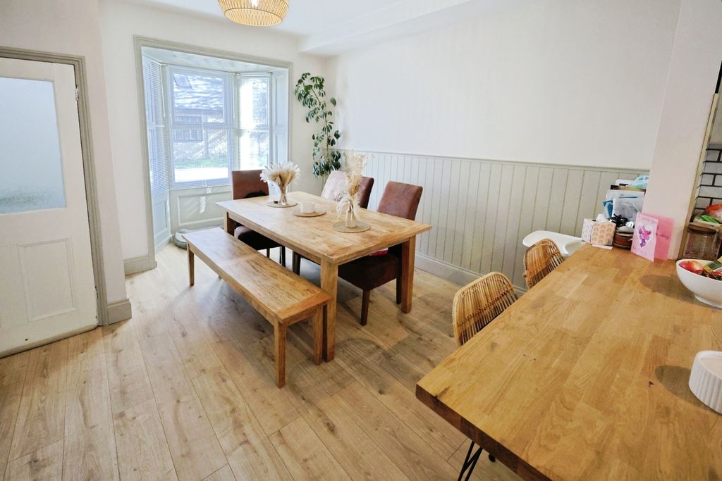 Property photo 3 of 12 Pbox-Img.Jpg