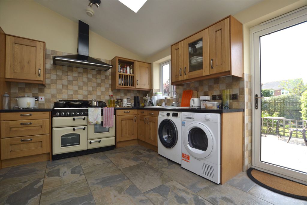 Property photo 2 of 8 Kitchen