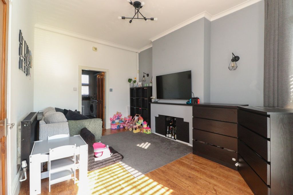 Additional image 5 of 2 bed flat for saleMinnis Road, Birchington CT7