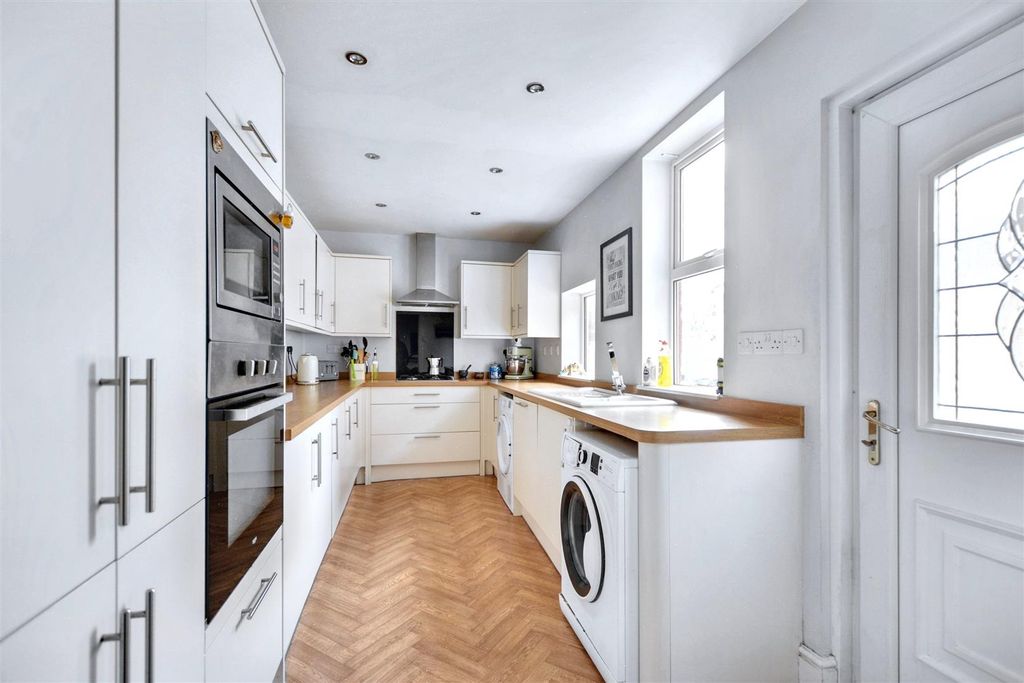 Property photo 3 of 13 Kitchen