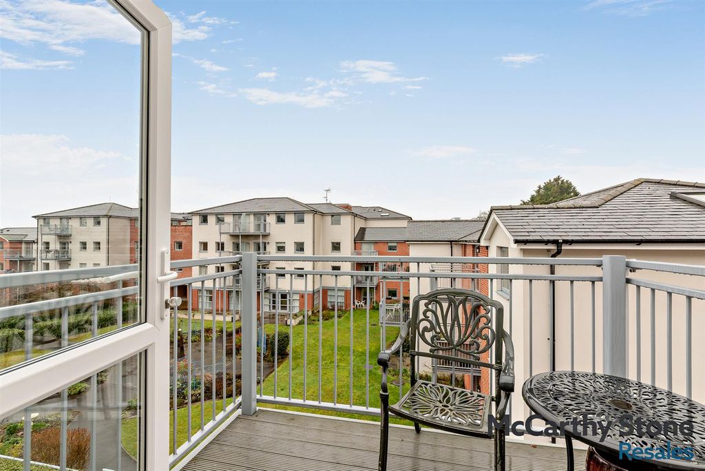 Property photo 3 of 18 8677137-Exterior01-800.Jpg