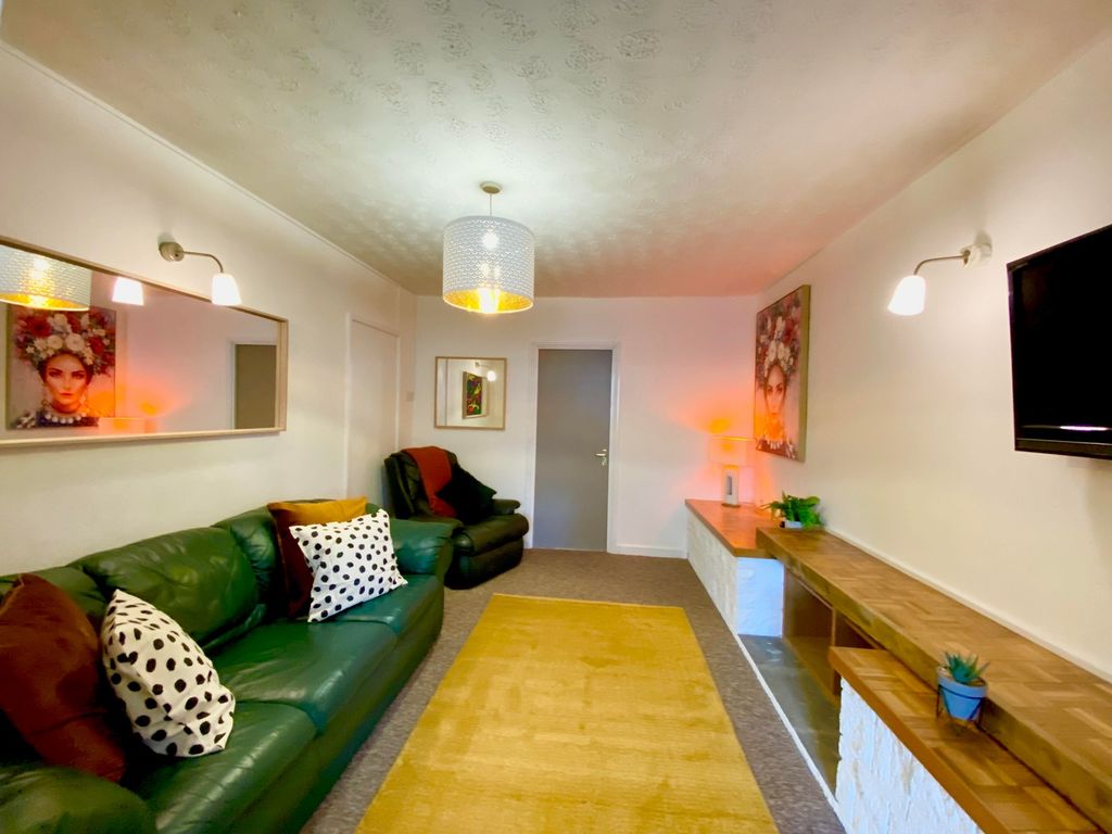 Property photo 2 of 7 A Spacious And Inviting Large Modern Living Room, ...