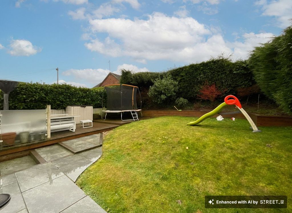 Property photo 2 of 31