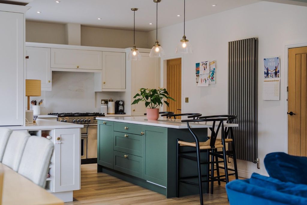 Property photo 2 of 31