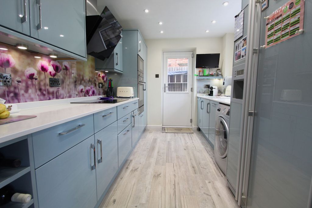 Property photo 2 of 14 Kitchen