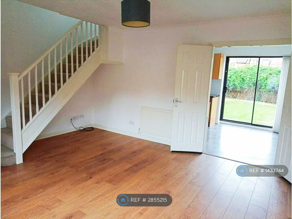 Property photo 3 of 10 Living Room