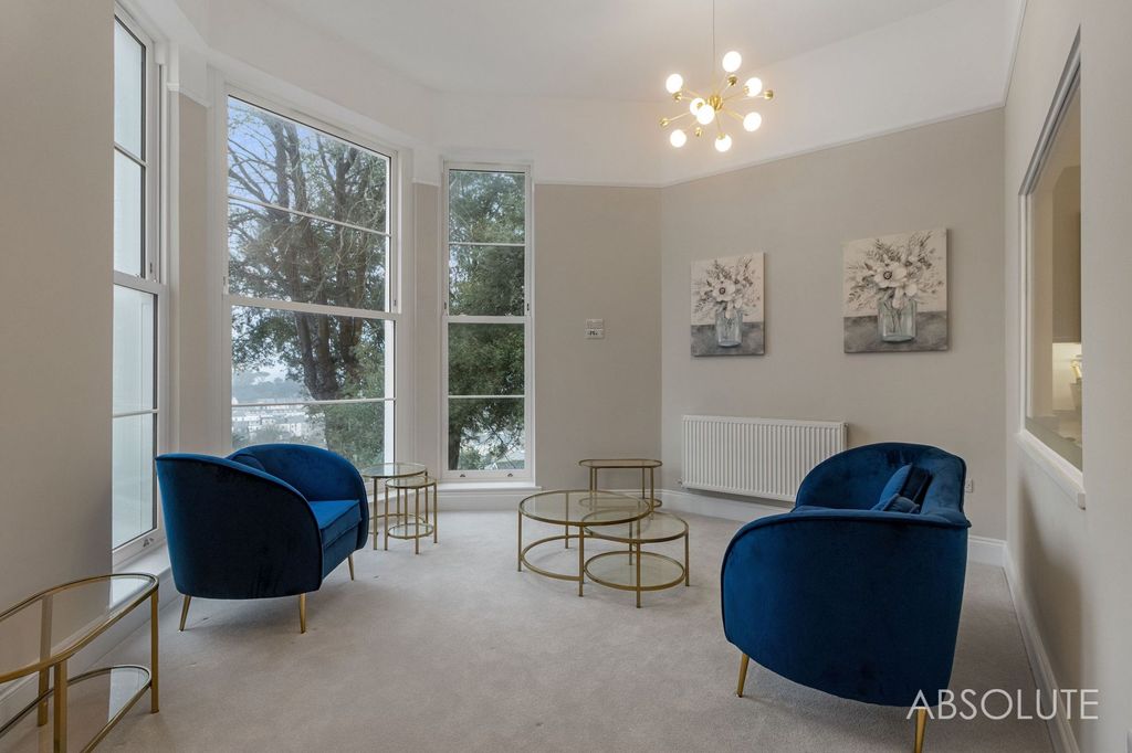 Property photo 2 of 25