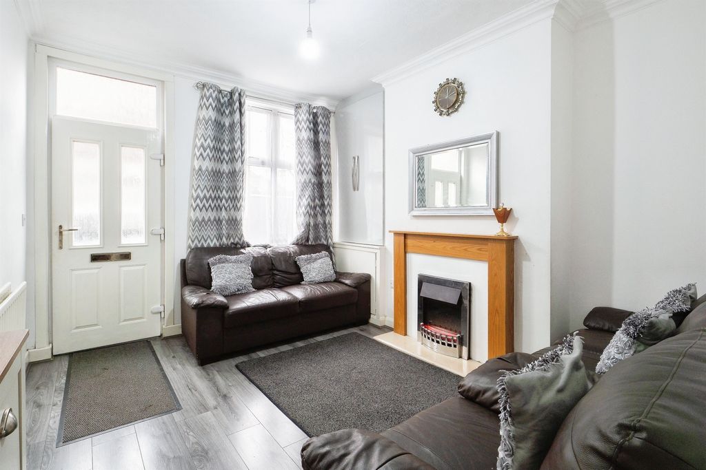 Property photo 2 of 17