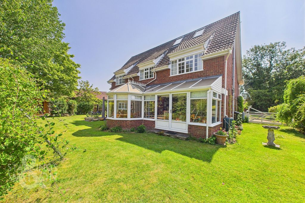 Property photo 2 of 31