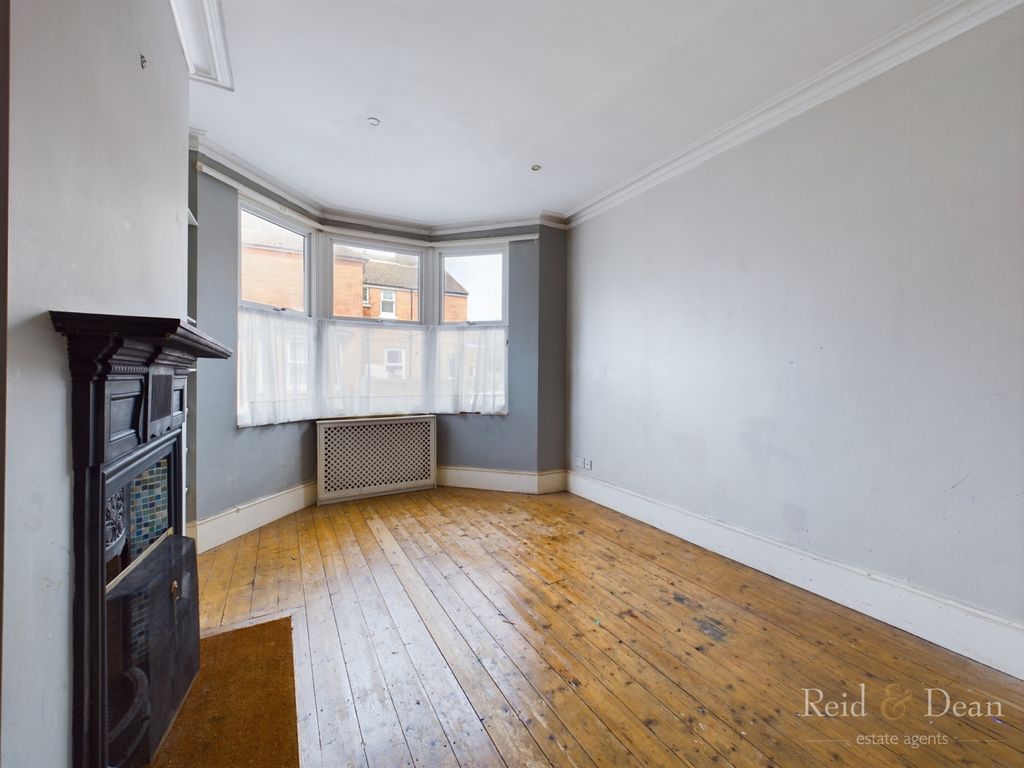 Property photo 3 of 11 Cam02528G0-Pr0005-Still002