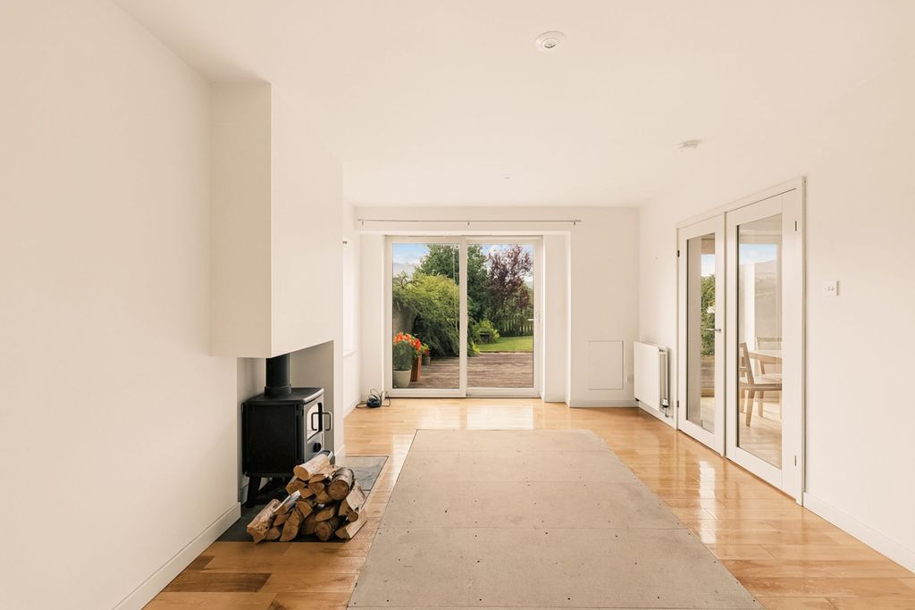 Property photo 3 of 37