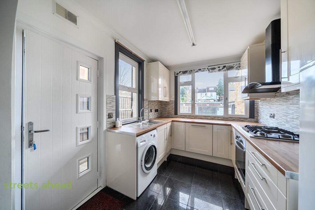 Property photo 3 of 15 B11d3E8B-4996-4F0...