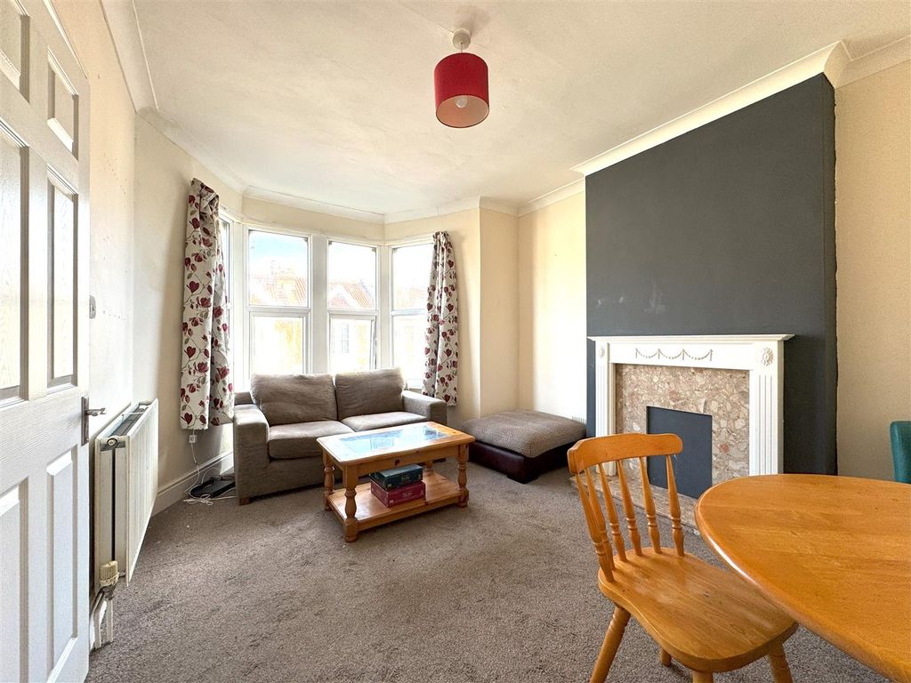 Property photo 2 of 11 Lounge 3.Jpg